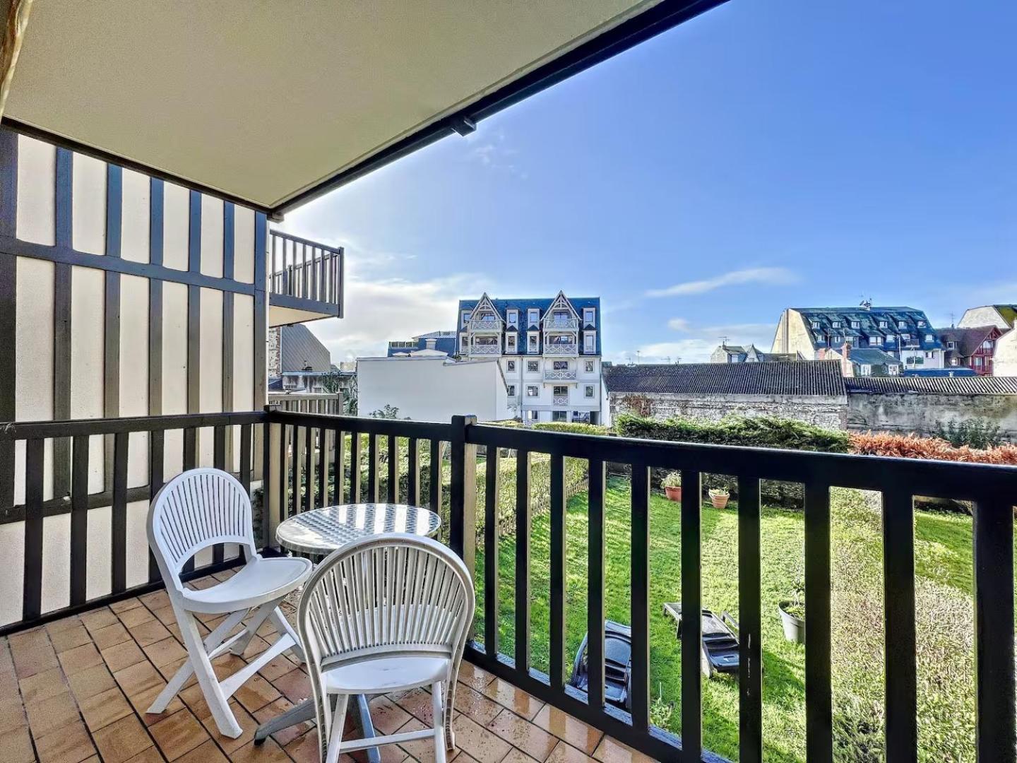 Cosy T2 Terrasse Sud - Centre Deauville Et Hippodrome Exterior photo